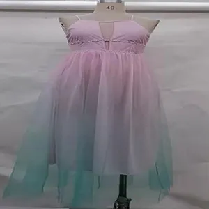 Verlaufs-Netzstoff-Abendkleid, sexy ärmelloses Träger-Design in Rosa und Grün für Damen.