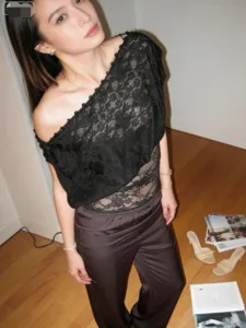 Sexy European and American style black lace off-the-shoulder button top for women.