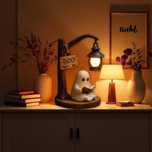 Lanterna fantasma che legge su uno scaffale, decorazione accogliente per Halloween