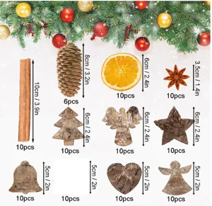 Kerst DIY decoratie materialen set met dennenappels kaneelstokjes en houten ornamenten.