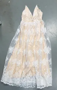 Sexuelles tiefes V-Ausschnitt Netz besticktes langes Kleid, elegante Spaghettiträger Robe.