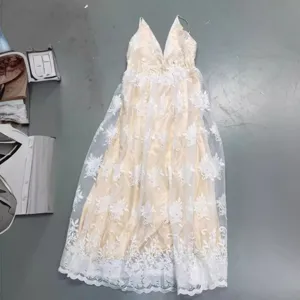 Elegantes Damen Maxi Maxikleid tiefes V-Ausschnitt Spagettiträger Blumen Stickerei Kleid.