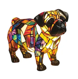 Farbenfrohe Mops-Hund-Harzfigur im Buntglas-Stil LED-Nachtlicht-Kunststatue Deko