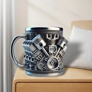 Detailansicht der kreativen Tasse in V8-Motorform mit mechanischem Design aus Harz