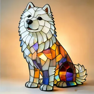 Dettaglio ad alta definizione della lampada notturna a LED a forma di cane Samoiedo in mosaico