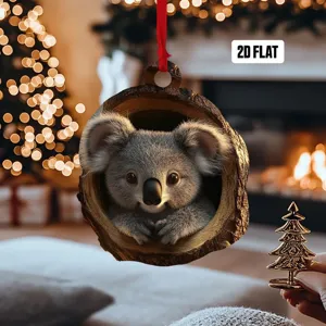 Detailansicht eines flachen 2D-Acryl-Koala-Ornaments für die Weihnachtsbaumdekoration