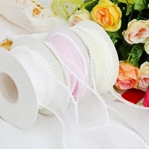 Nastro in organza con bordo di perle per confezioni floreali e bouquet di matrimonio.