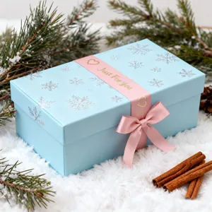 Scatola regalo decorativa con nastro elegante, perfetta per San Valentino e le feste.