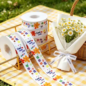 Nastri stampati colorati con motivi floreali, ideali per confezioni regalo e progetti fai-da-te.