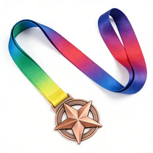 Bronzemedaille mit Pentagramm-Design und farbigem Farbverlauf-Band fuer Auszeichnungen.