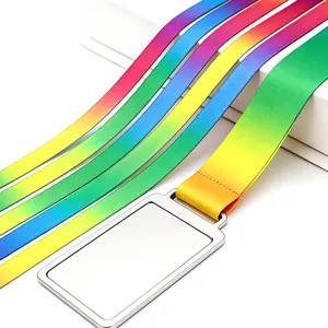 Bunte Farbverlauf Regenbogen Band Lanyard Detail mit feiner Textur und Metall Ausweishalter.