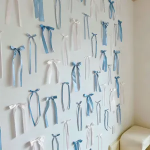 Decorazione murale con nastro a fiocco stile ins oggetti di scena per sfondo di festa di compleanno.