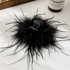 Schwarze feder haarklammer für damen, flauschige große klaue herbst winter haaraccessoires