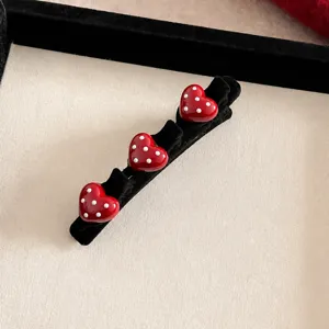 Rode geflockte hart haarspeld met stippen schattige zijklem haaraccessoire voor dagelijks