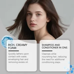 Vue de détail montrant une mousse crémeuse et le shampooing revitalisant 2 en 1 pour cheveux.