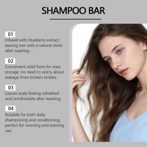 Pain de shampooing à la myrtille pour cheveux, éclat naturel et cuir chevelu frais.