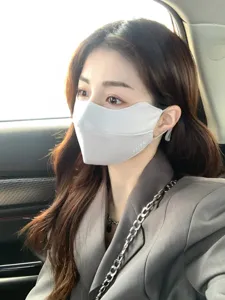Ice silk sun protection face mask, breathable UV blocking anti-dust cycling mask for women.