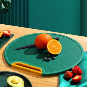 Round plastic cutting board for kitchen with handle, anti-slip antibacterial chopping board.