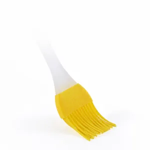 Portable silicone oil brush for food baking and barbecue, food grade, heat resistant.