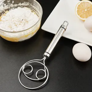 Fouet a pate en acier inoxydable pour la cuisson, poignee ergonomique et design en spirale.