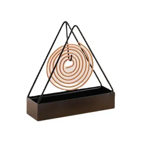 Minimalistische driehoekige metalen muggenspiraalhouder en asbak voor binnenshuis.