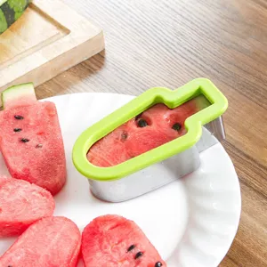 Stampo taglia anguria a forma di ghiacciolo, pratico utensile da cucina per tagliare la frutta.