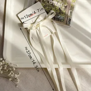 Fermaglio per capelli con fiocco in nastro bianco, elegante accessorio per donne e ragazze.