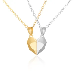 Magnetische hartjes kettingen voor koppels in goud en zilver met geometrische facetten