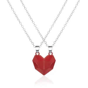 Magnetische gefacetteerde rode hartvormige koppelketting met zilveren ketting