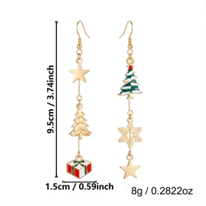 Detailansicht asymmetrischer Weihnachts-Ohrringe mit Maßen und Gewicht