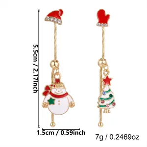 Detailansicht asymmetrischer Weihnachtsohrringe mit Größen- und Gewichtsangaben