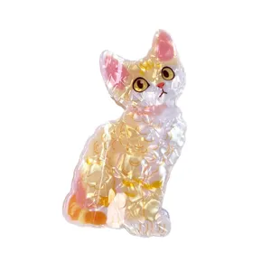 Cute cartoon cat hair claw clip with pearlescent finish for stylish buns and hair styling