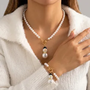 Elegante set di gioielli in perle con ciondolo a forma di pupazzo di neve natalizio