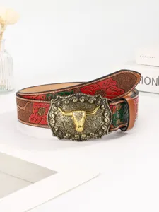 Vista dettagliata di una cintura cowboy Western con motivo floreale e fibbia con toro.