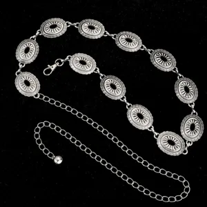Elegante cintura a catena in metallo argento con placche ovali incise per abiti donna