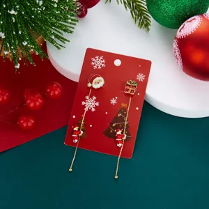 Detailansicht asymmetrischer Weihnachtsmann und festlicher Geschenkbox Ohrhänger für Damen
