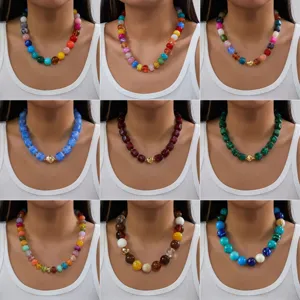 Collier Ras du Cou Fait à la Main en Perles de Résine Acrylique Colorée Texture Faux Jade Pendentif Coeur Géométrique Rond Pour Femmes Cadeau Décontracté