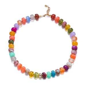 Collier de perles dopamine colorées fait main avec texture jade acrylique et fermoir doré.