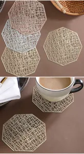 Detalle de posavasos de PVC hueco hexagonal, alfombrilla térmica para tazas.