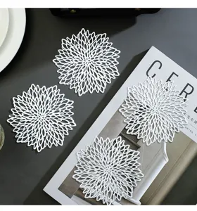 Sous-verre rond en PVC blanc fleur creuse, tapis de tasse à café isolant pour décoration.