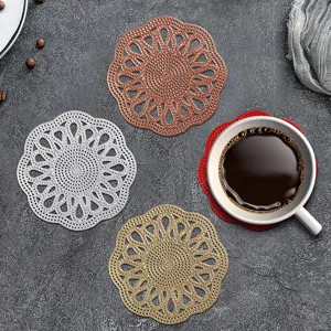 Sous-verres ronds en PVC ajourés floraux, tapis de table résistants à la chaleur, lot de 4.