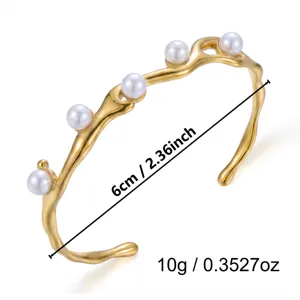 Gedetailleerde afmetingen van vintage gedraaide gouden armband met parels, 6 cm diameter