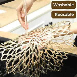 Goldene hohle Blumen Tischset PVC abwaschbare Tischmatte fuer Esszimmer Kuechendekor