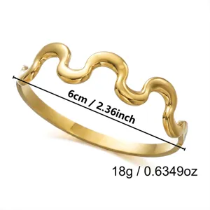 Eleganter goldfarbener gewellter Armreif aus Edelstahl mit 6 cm Innendurchmesser
