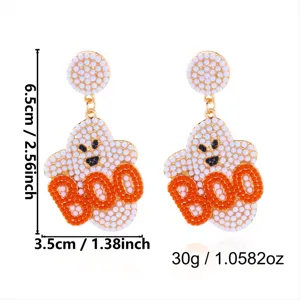 Detailansicht der niedlichen Halloween Geist Ohrringe mit Strass und BOO Schriftzug