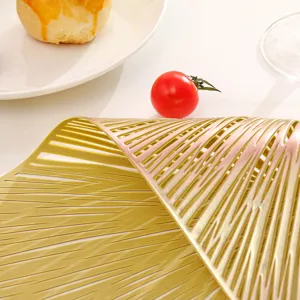 Tovaglietta scanalata in PVC stile nordico, tappetino da tavola dorato metallizzato.