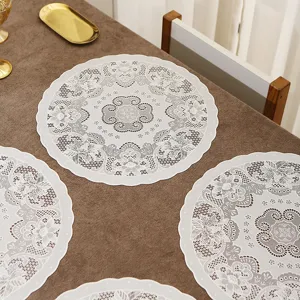 Runde hohle Spitzen-Tischset minimalistische PVC Esstischmatte isolierte rutschfeste Dekor