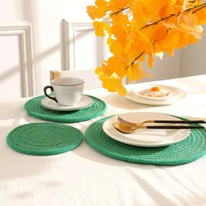 Groene geweven placemat detailopname, katoenen draadontwerp met gouden draden isolatie.