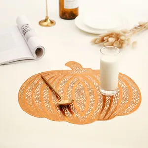 Set de table citrouille PVC doré, design nordique ajouré, tapis de table résistant à la chaleur.