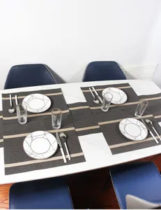 Tovaglietta intrecciata rettangolare per tavolo da pranzo, accessorio da cucina resistente al calore.
